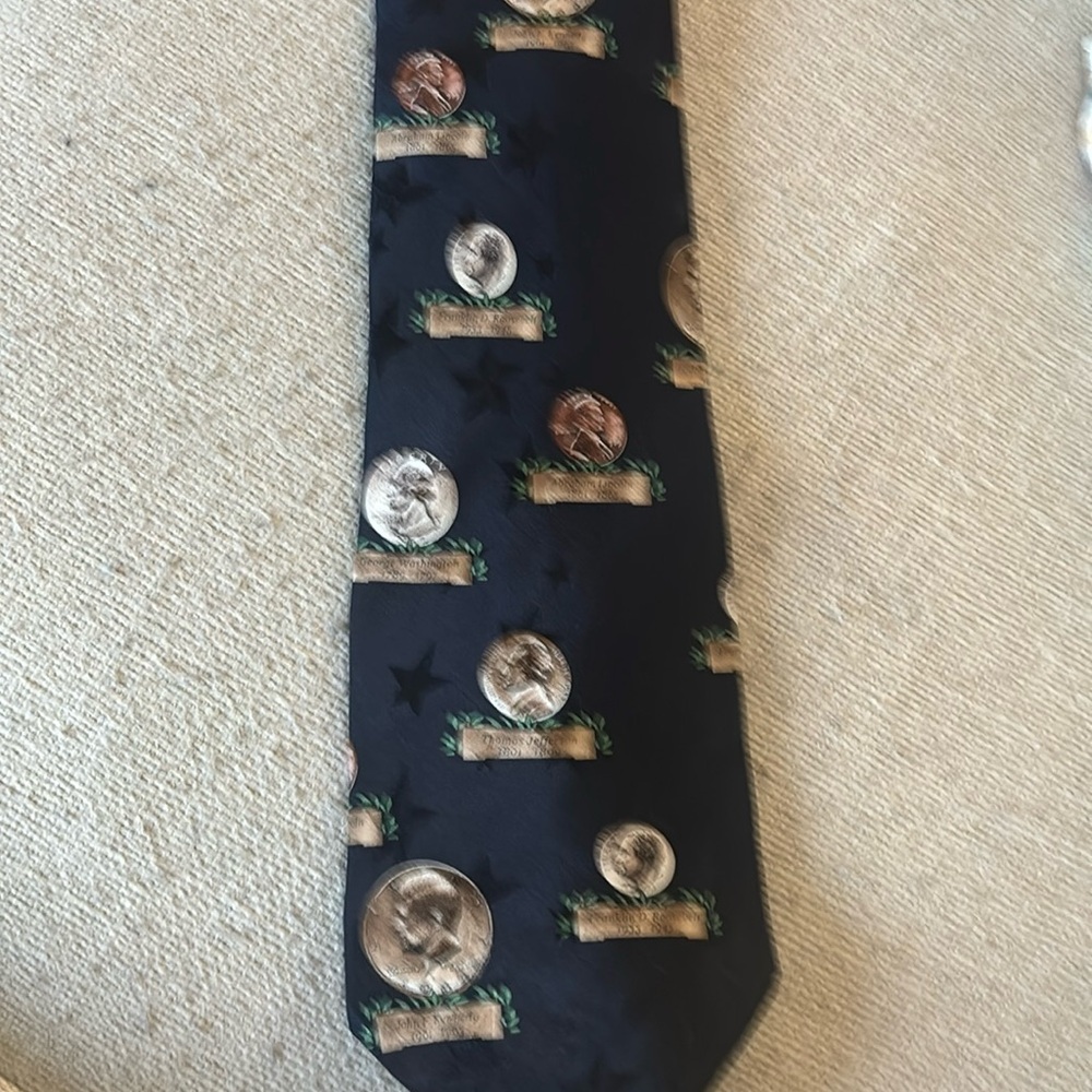 Presidential coins tie. NWOT. Collectors item.
